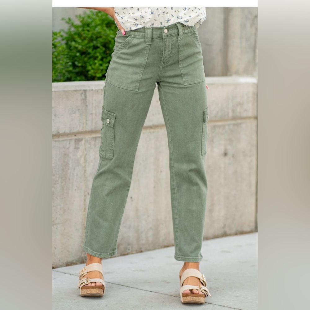 Vervet Cargo Jean, size 31, army green